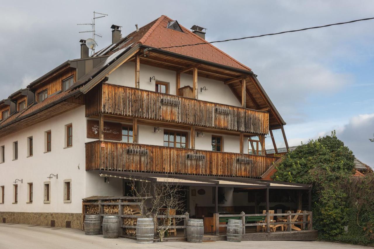 Guesthouse Novak Dvor Exterior foto